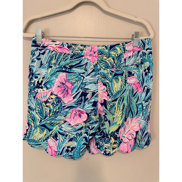 Lilly Pulitzer Size 2 Blue Floral Shorts Scalloped Hem Stretch - Picture 2 of 7